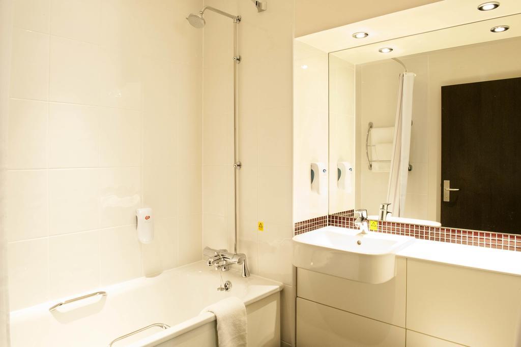 Premier Inn Birmingham City Centre Bridge Street Εξωτερικό φωτογραφία